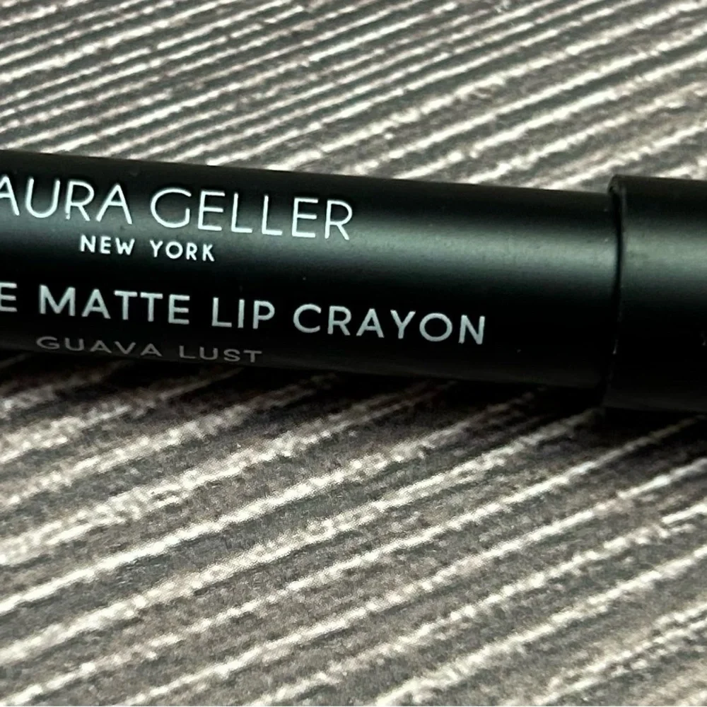 Laura Geller Love Me Matte Lip Crayon - Guava Lust